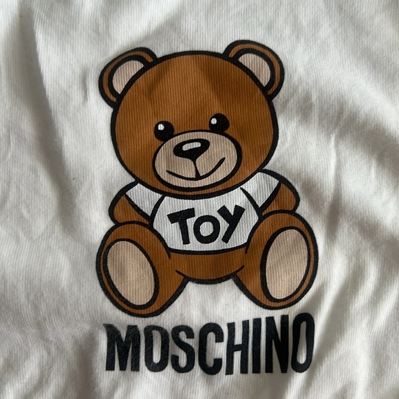 Moschino baby bib and hat , selling both together - Picture 4 of 4